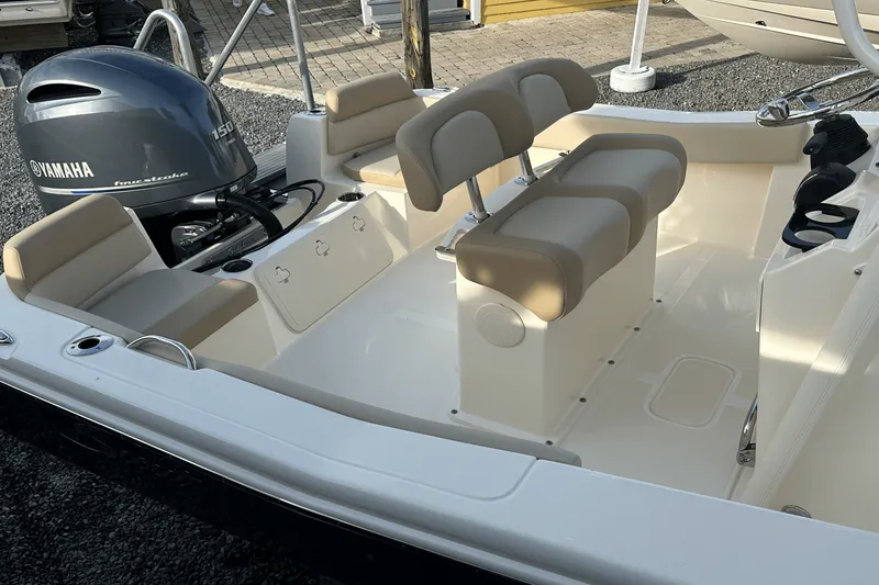 Slide: The Image of Scout 195 Sportfish 2024 - 19