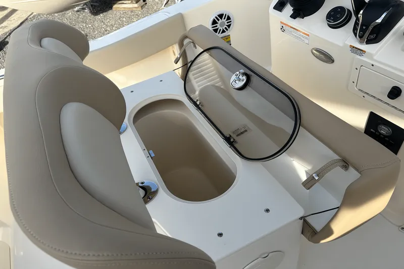 Slide: The Image of Scout 195 Sportfish 2024 - 20