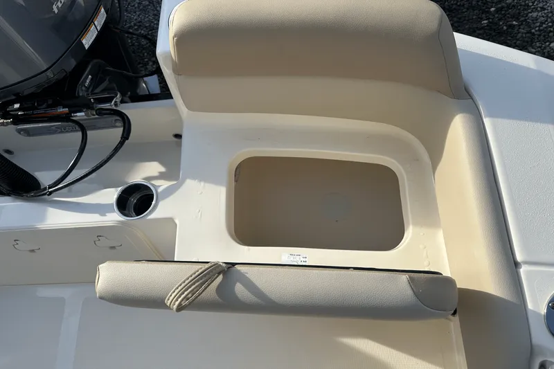 Slide: The Image of Scout 195 Sportfish 2024 - 23