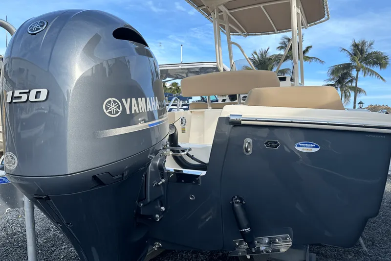 Slide: The Image of Scout 195 Sportfish 2024 - 25