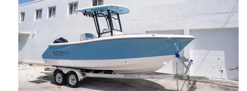 The Image of Robalo R230 2026 - 0