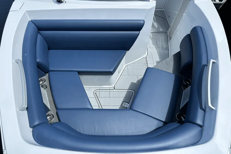 Slide: The Image of Aviara AV32 Outboard 2024 - 10