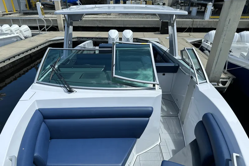 Slide: The Image of Aviara AV32 Outboard 2024 - 11