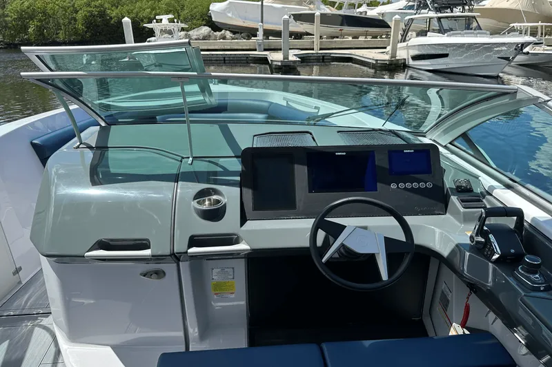 Slide: The Image of Aviara AV32 Outboard 2024 - 13