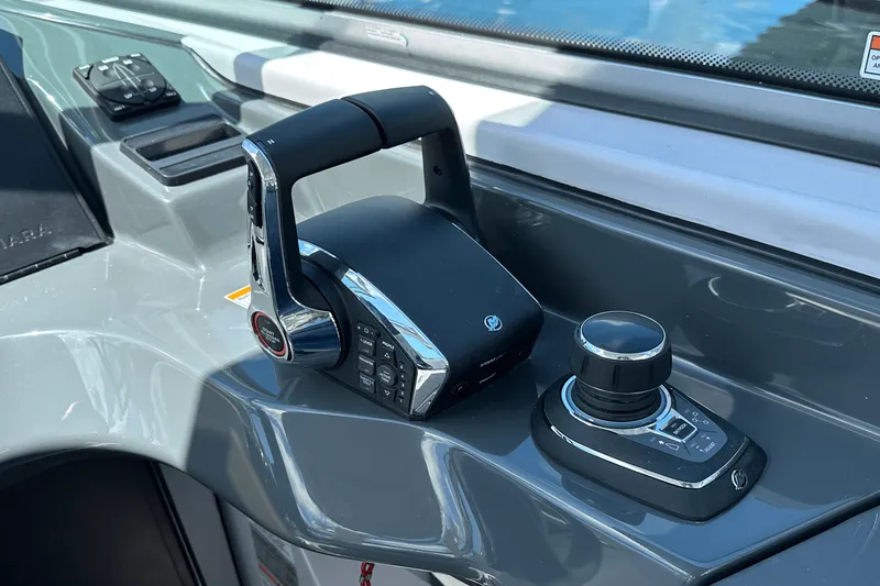 Slide: The Image of Aviara AV32 Outboard 2024 - 15