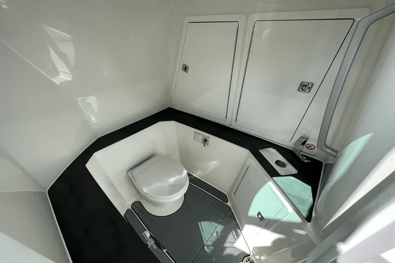 Slide: The Image of Aviara AV32 Outboard 2024 - 18