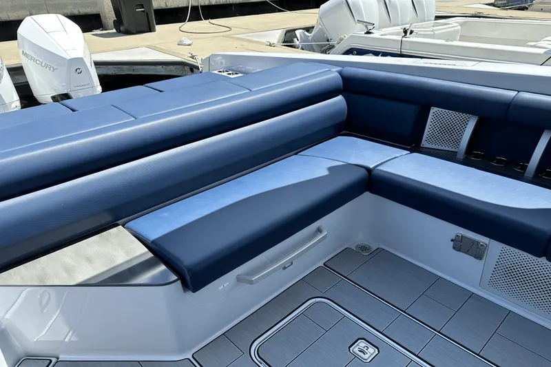 Slide: The Image of Aviara AV32 Outboard 2024 - 21