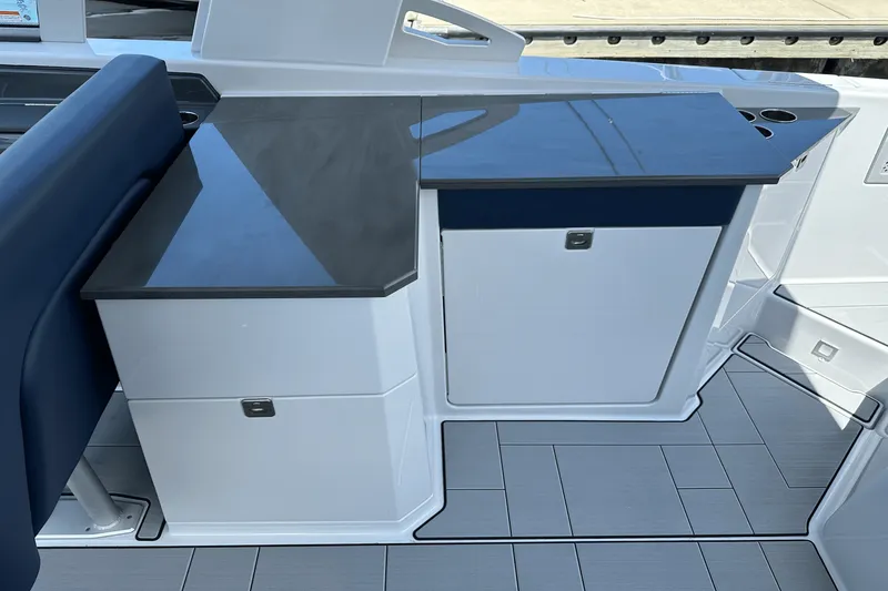 Slide: The Image of Aviara AV32 Outboard 2024 - 23