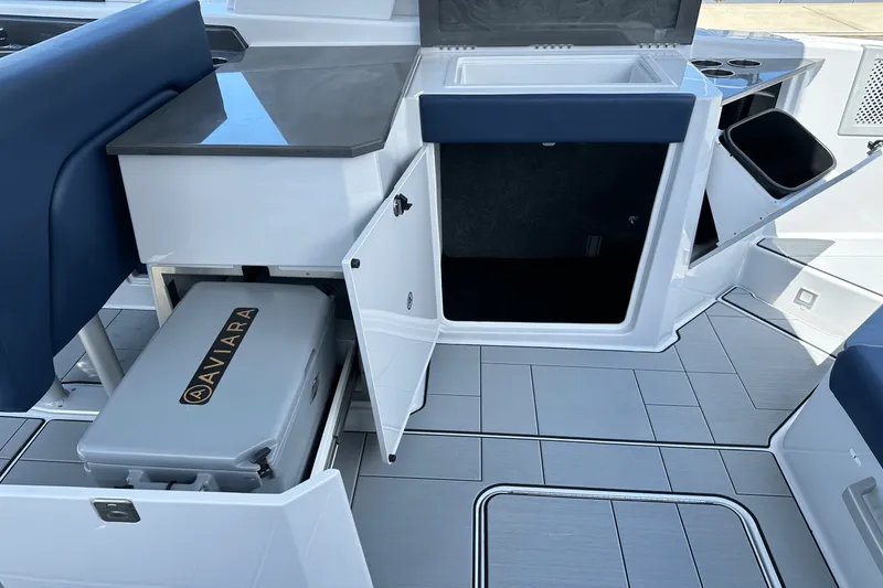 Slide: The Image of Aviara AV32 Outboard 2024 - 24