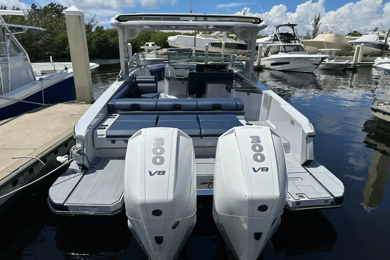 Slide: The Image of Aviara AV32 Outboard 2024 - 29