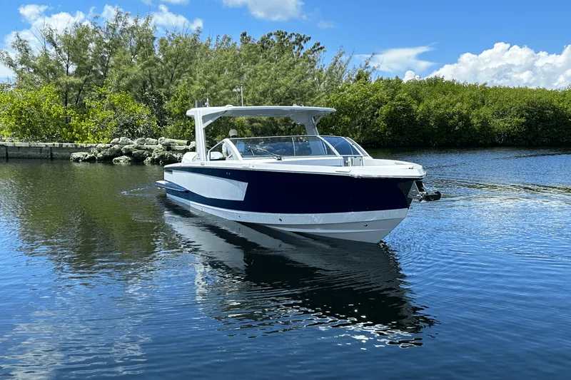 Slide: The Image of Aviara AV32 Outboard 2024 - 3