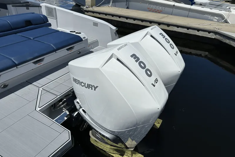 Slide: The Image of Aviara AV32 Outboard 2024 - 31