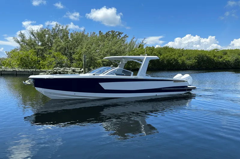 Slide: The Image of Aviara AV32 Outboard 2024 - 32