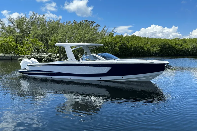 Slide: The Image of Aviara AV32 Outboard 2024 - 4