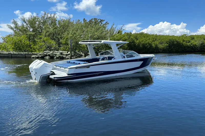 Slide: The Image of Aviara AV32 Outboard 2024 - 5