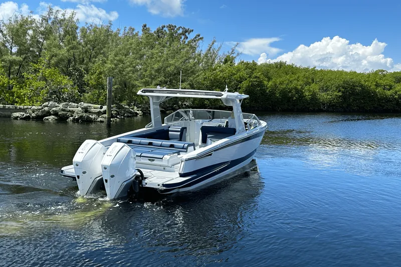 Slide: The Image of Aviara AV32 Outboard 2024 - 6