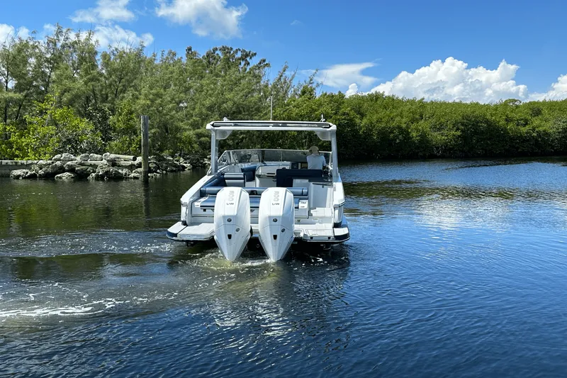 Slide: The Image of Aviara AV32 Outboard 2024 - 7