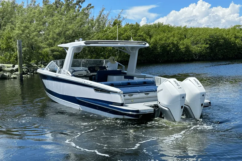 Slide: The Image of Aviara AV32 Outboard 2024 - 8