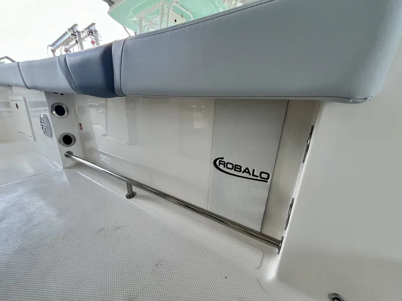 Slide: The Image of Robalo R230 2027 - 30