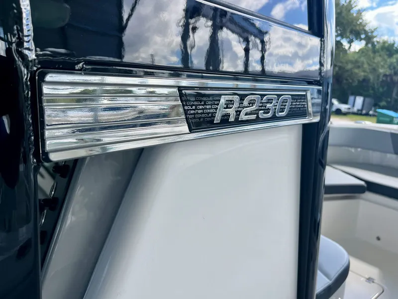Slide: The Image of Robalo R230 2027 - 31
