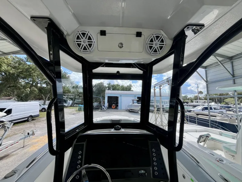 Slide: The Image of Robalo R230 2027 - 17