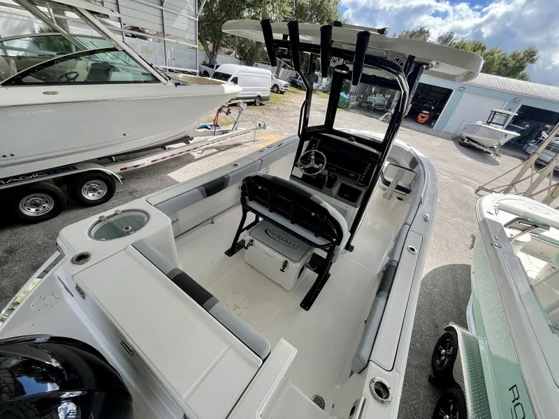 Slide: The Image of Robalo R230 2027 - 8