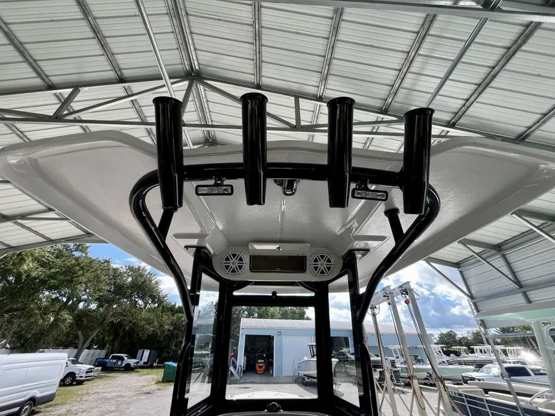 Slide: The Image of Robalo R230 2027 - 16