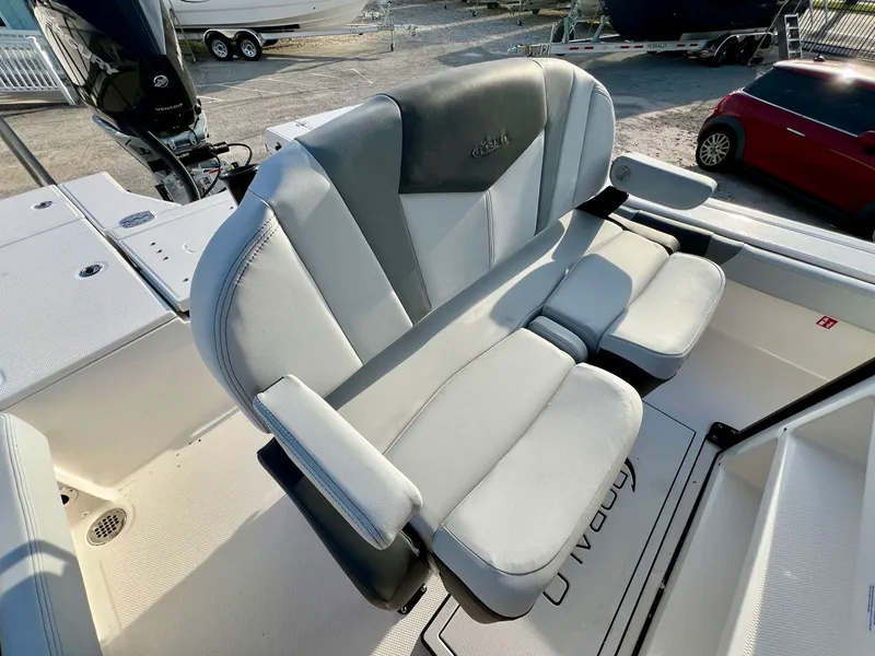 Slide: The Image of Robalo 246 2026 - 16