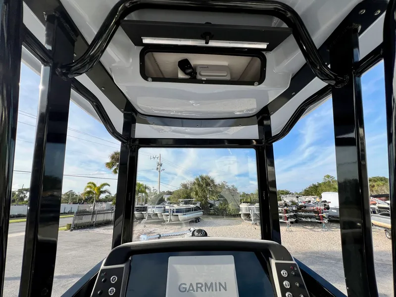 Slide: The Image of Robalo 246 2026 - 17