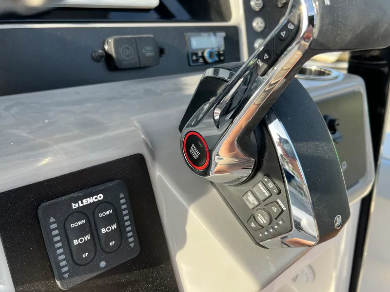 Slide: The Image of Robalo 246 2026 - 19