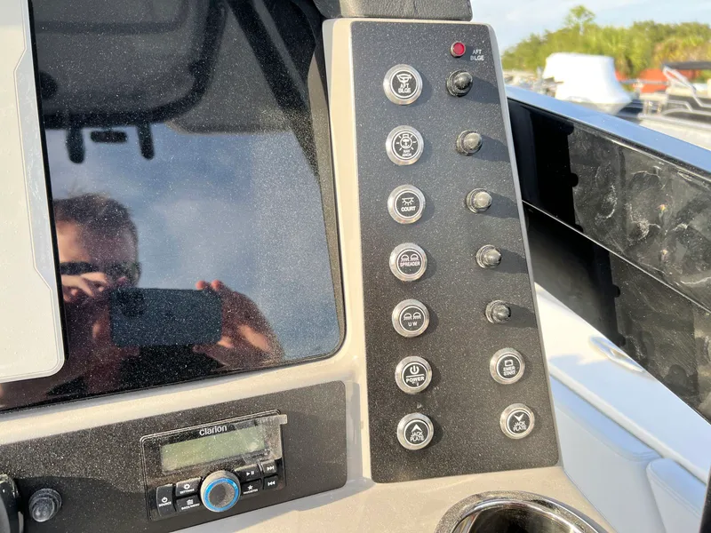 Slide: The Image of Robalo 246 2026 - 21