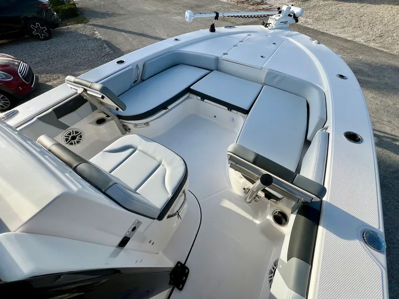 Slide: The Image of Robalo 246 2026 - 22