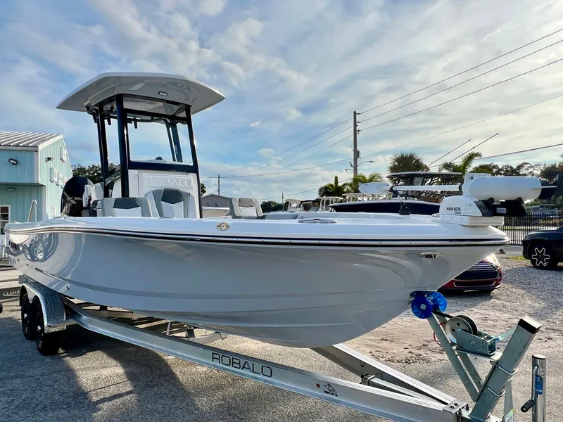 Slide: The Image of Robalo 246 2026 - 6