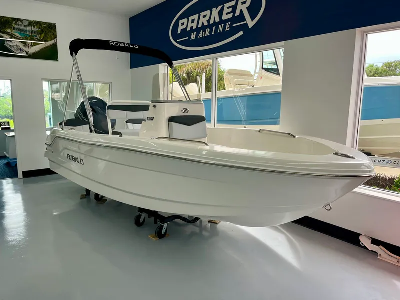 The Image of Robalo R160 2026 - 0