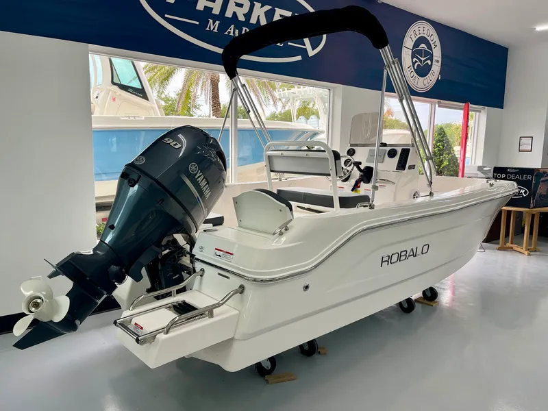 Slide: The Image of Robalo R160 2026 - 1