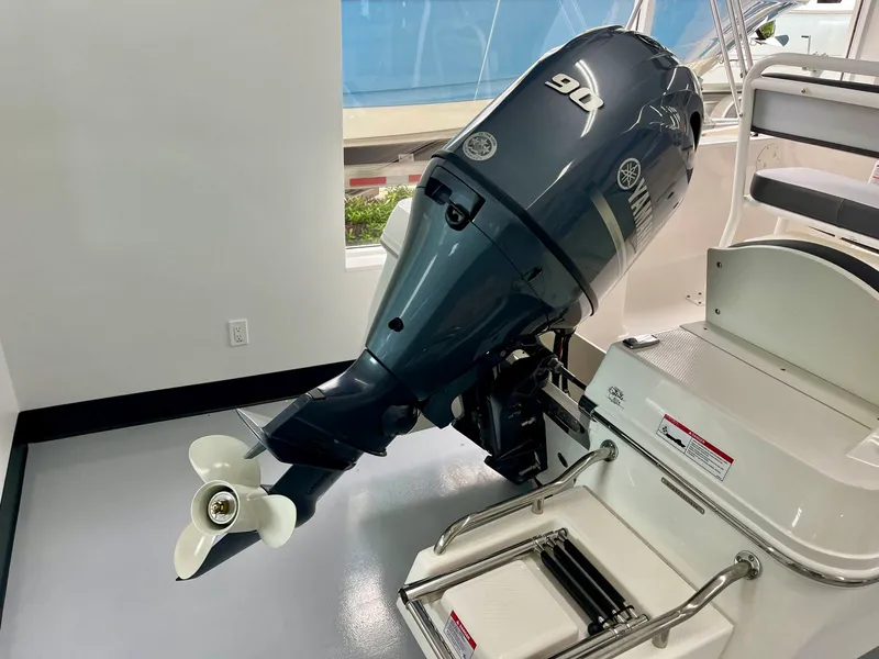 Slide: The Image of Robalo R160 2026 - 2