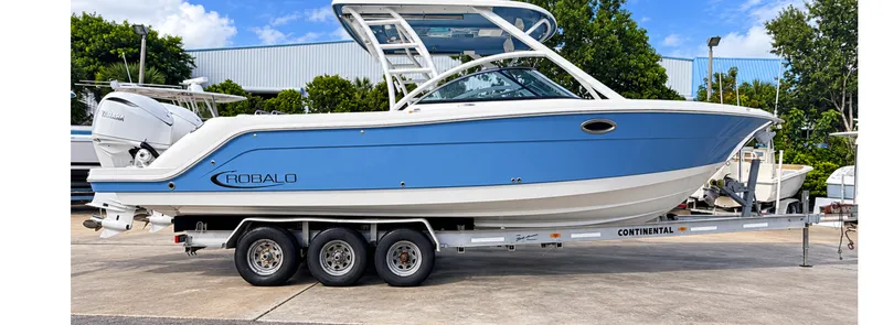 The Image of Robalo R317 2027 - 0