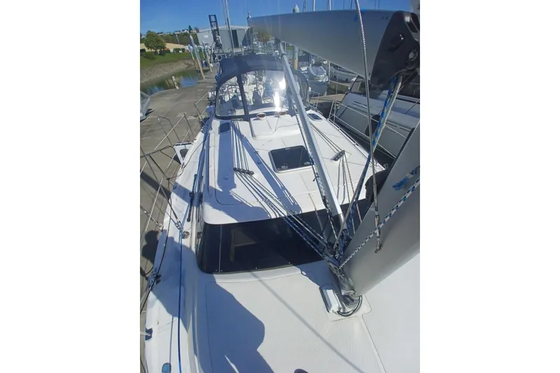 Slide: The Image of Hunter 45 Deck Salon 2011 - 3