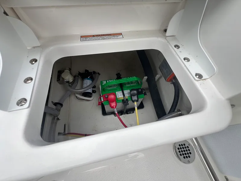 Slide: The Image of Robalo R207 2026 - 11