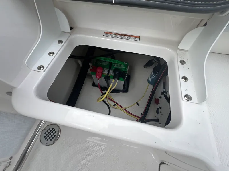 Slide: The Image of Robalo R207 2026 - 13