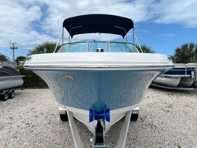 Slide: The Image of Robalo R207 2026 - 2