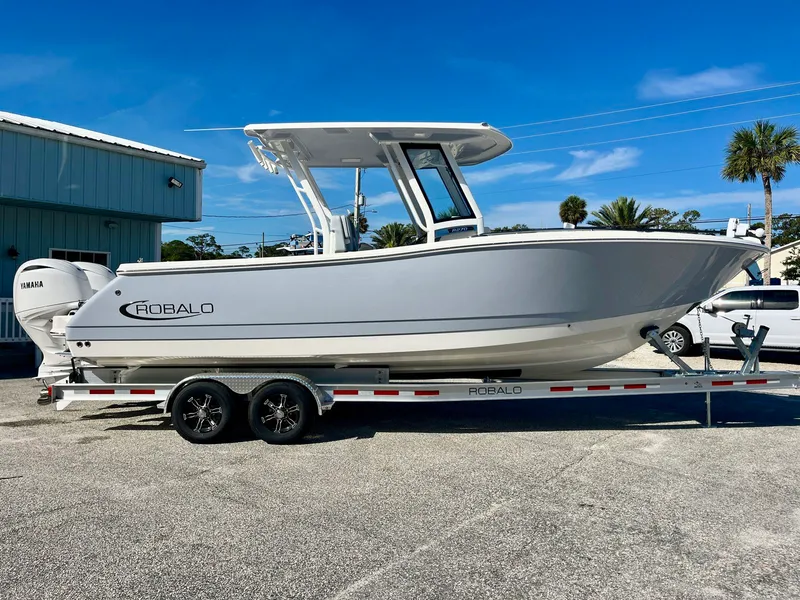 Slide: The Image of Robalo R270 2026 - 3