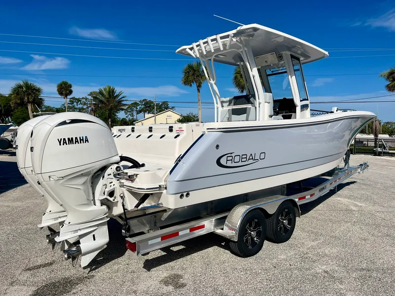 Slide: The Image of Robalo R270 2026 - 4