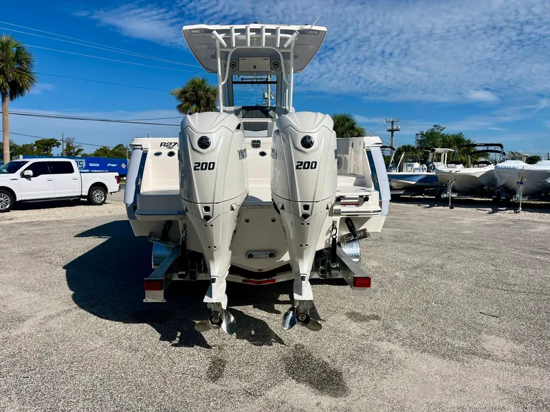 Slide: The Image of Robalo R270 2026 - 5