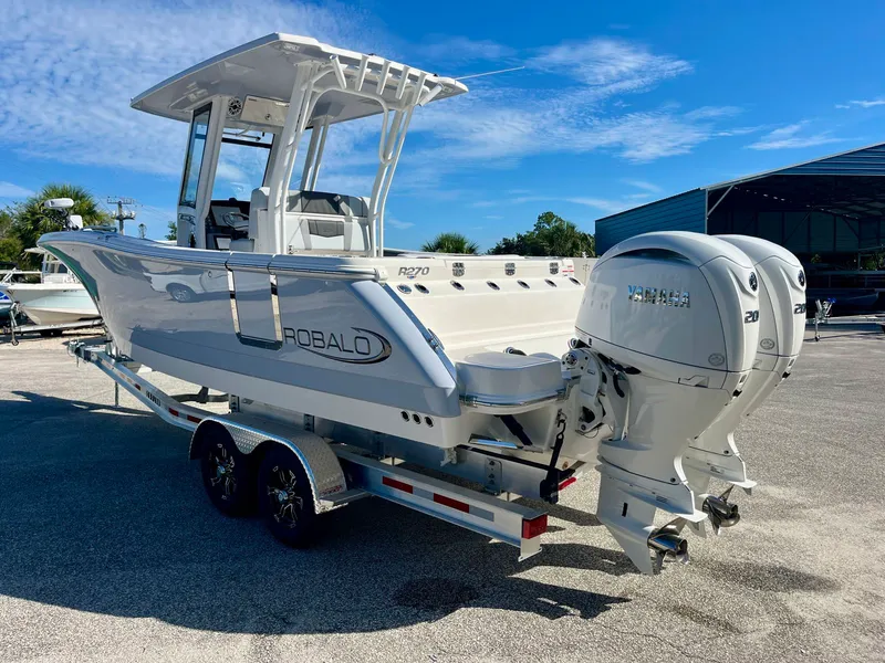Slide: The Image of Robalo R270 2026 - 6
