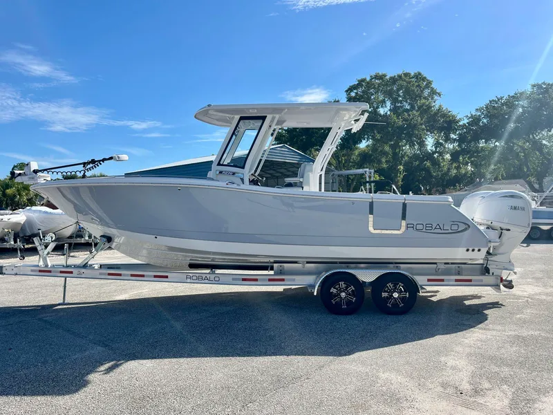 Slide: The Image of Robalo R270 2026 - 7