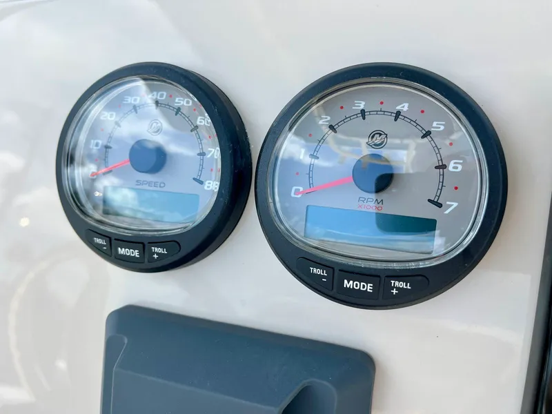 Slide: The Image of Boston whaler 22DNT 2027 - 17