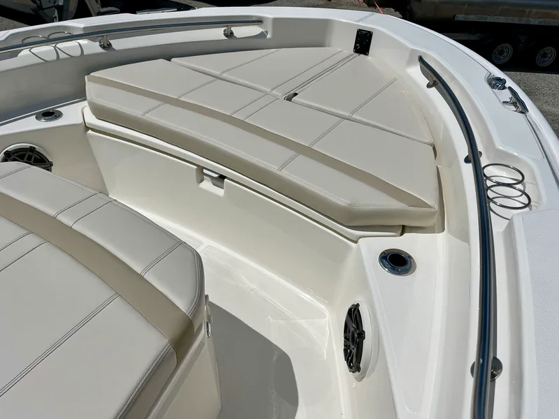 Slide: The Image of Boston whaler 22DNT 2027 - 22