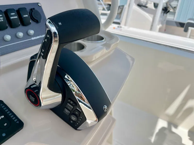 Slide: The Image of Boston whaler 22DNT 2027 - 20