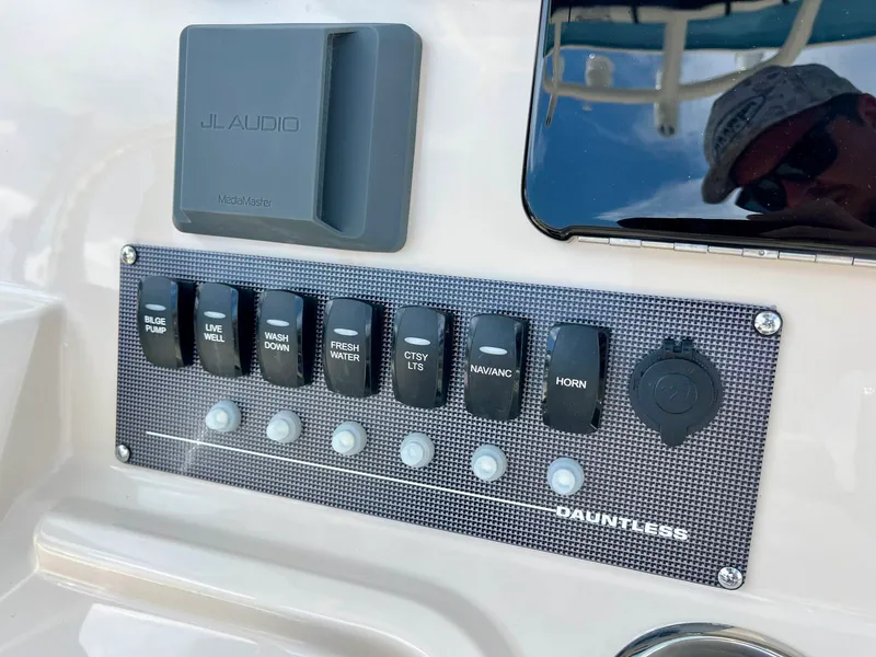 Slide: The Image of Boston whaler 22DNT 2027 - 18